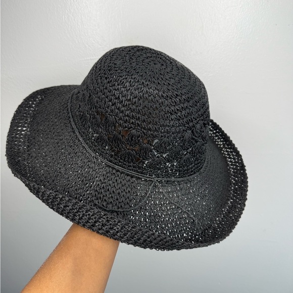 Summer Black Hat - Picture 2 of 2